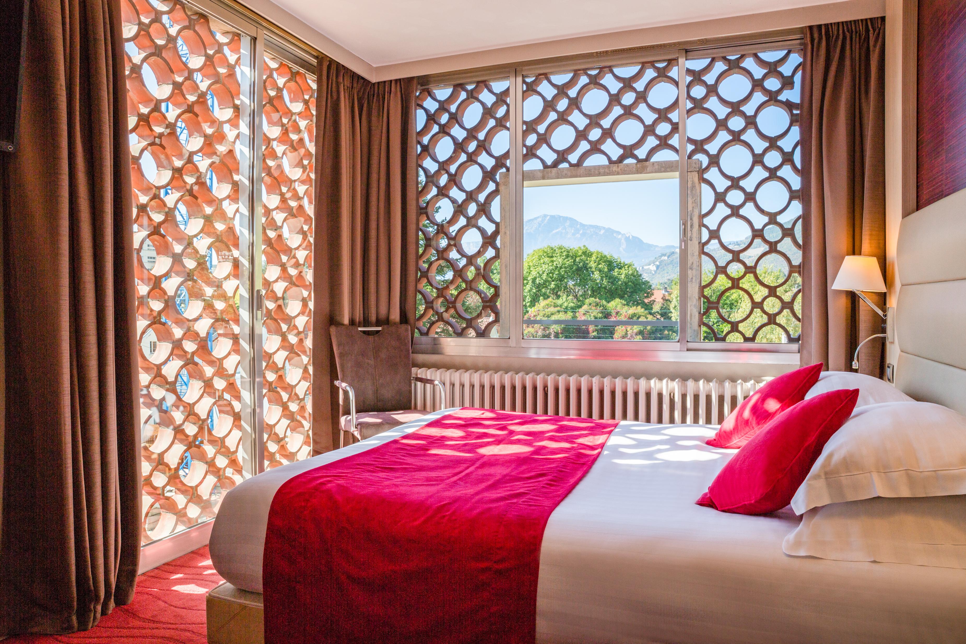 Hotel Les Trois Roses, Meylan Grenoble Bagian luar foto