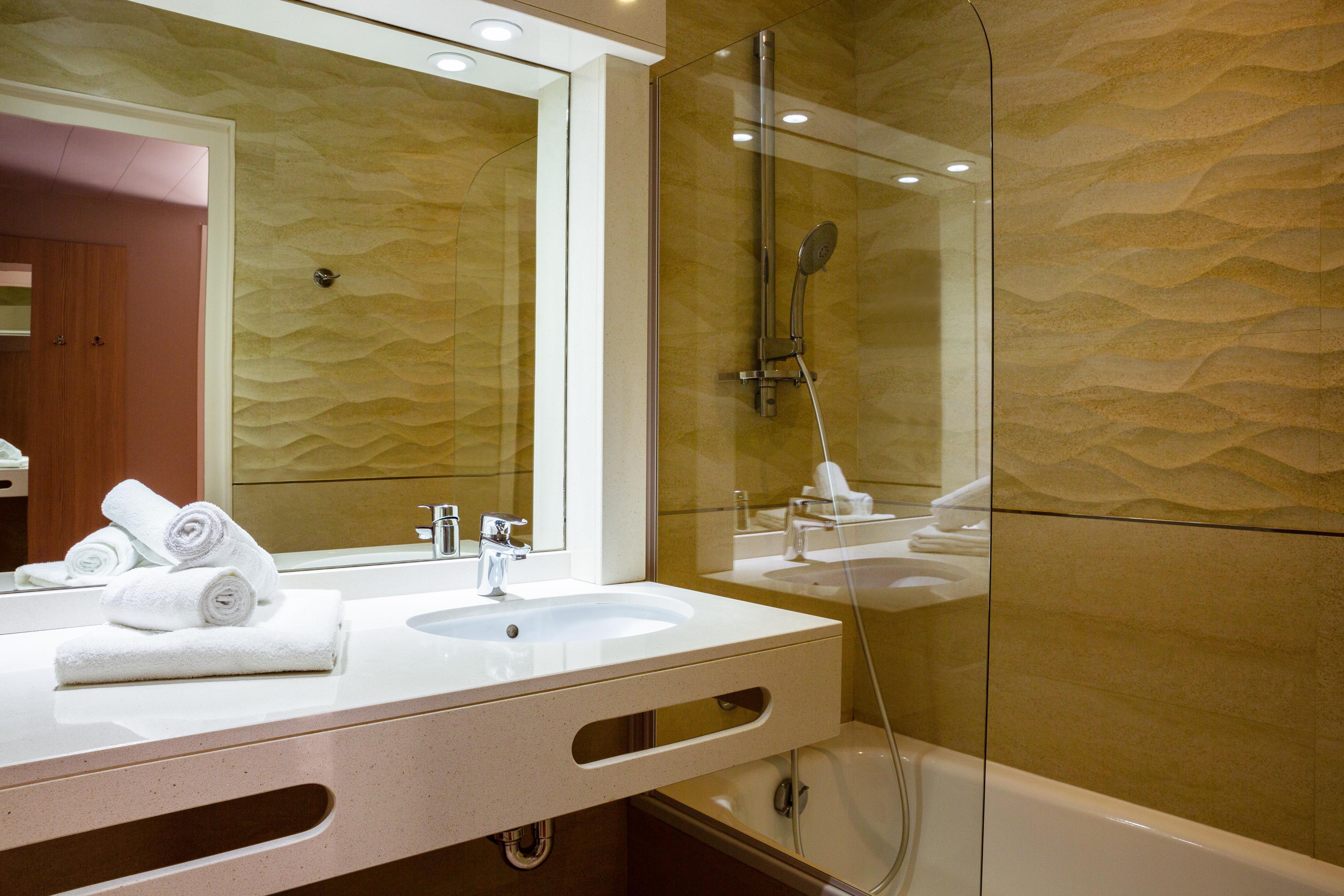 Hotel Les Trois Roses, Meylan Grenoble Bagian luar foto