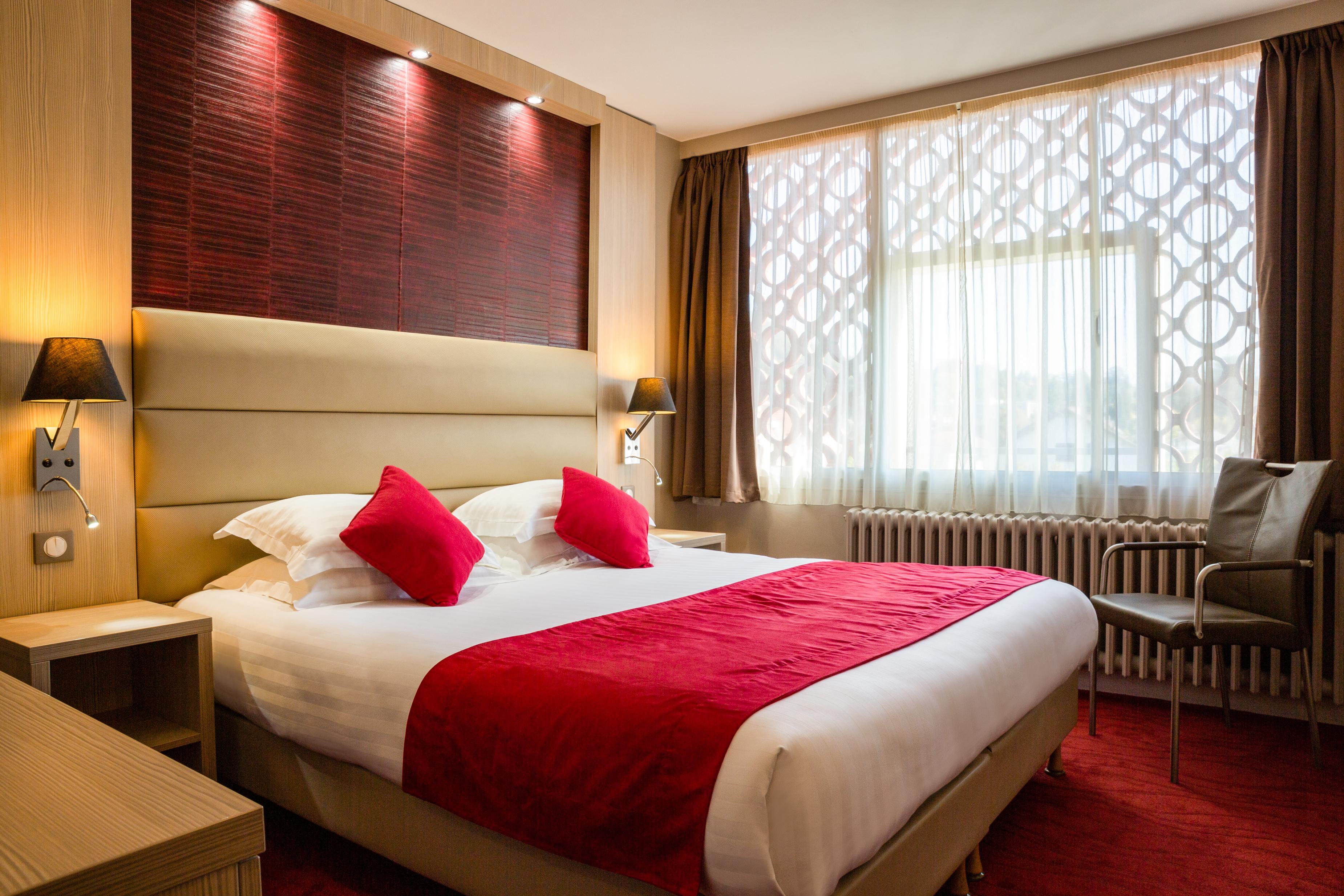Hotel Les Trois Roses, Meylan Grenoble Bagian luar foto