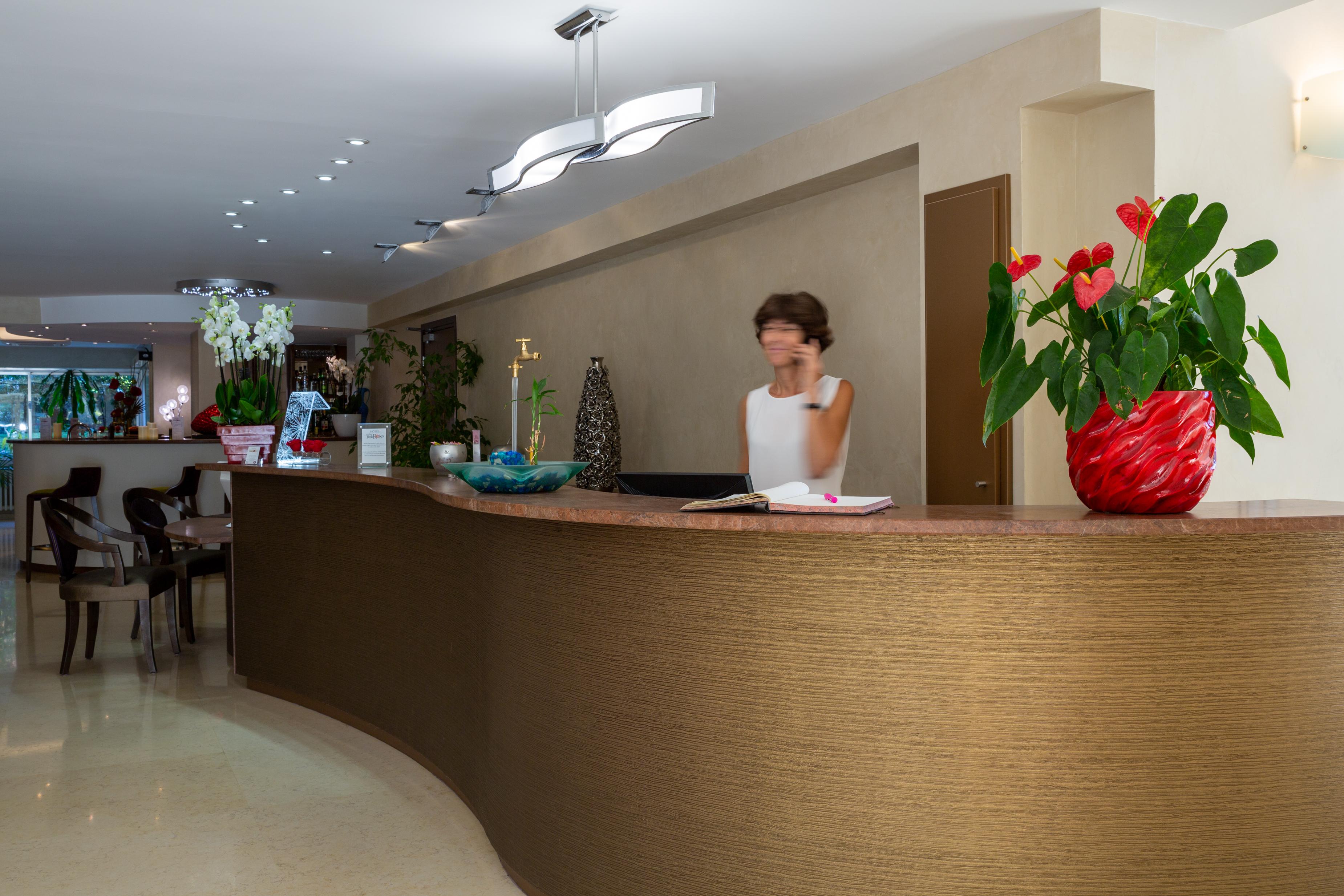 Hotel Les Trois Roses, Meylan Grenoble Bagian luar foto