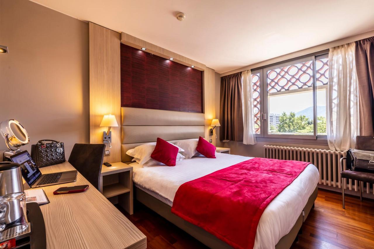 Hotel Les Trois Roses, Meylan Grenoble Bagian luar foto