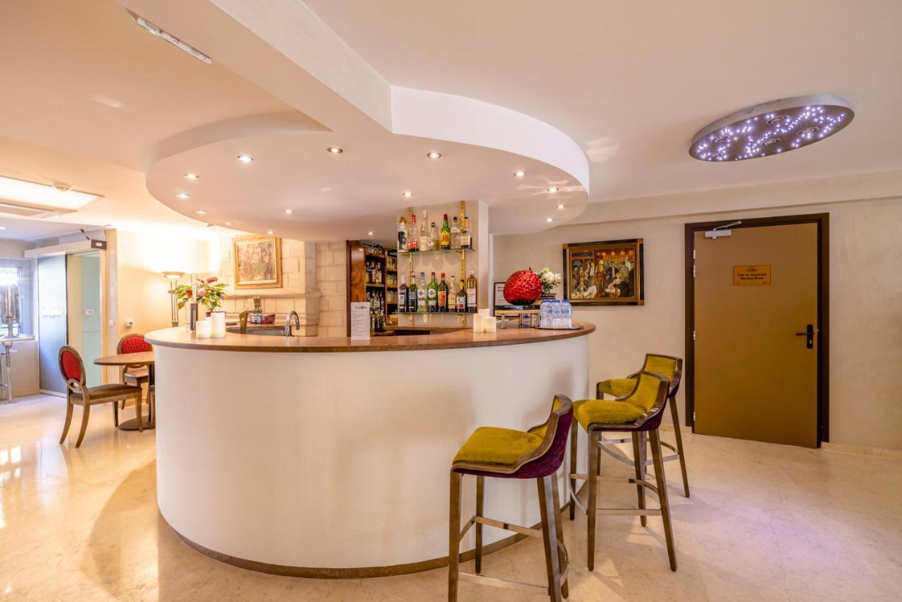 Hotel Les Trois Roses, Meylan Grenoble Bagian luar foto