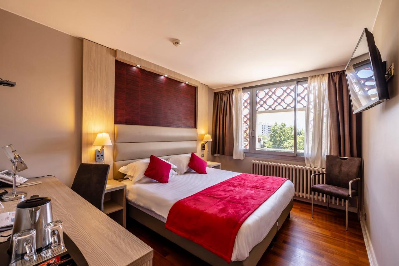 Hotel Les Trois Roses, Meylan Grenoble Bagian luar foto