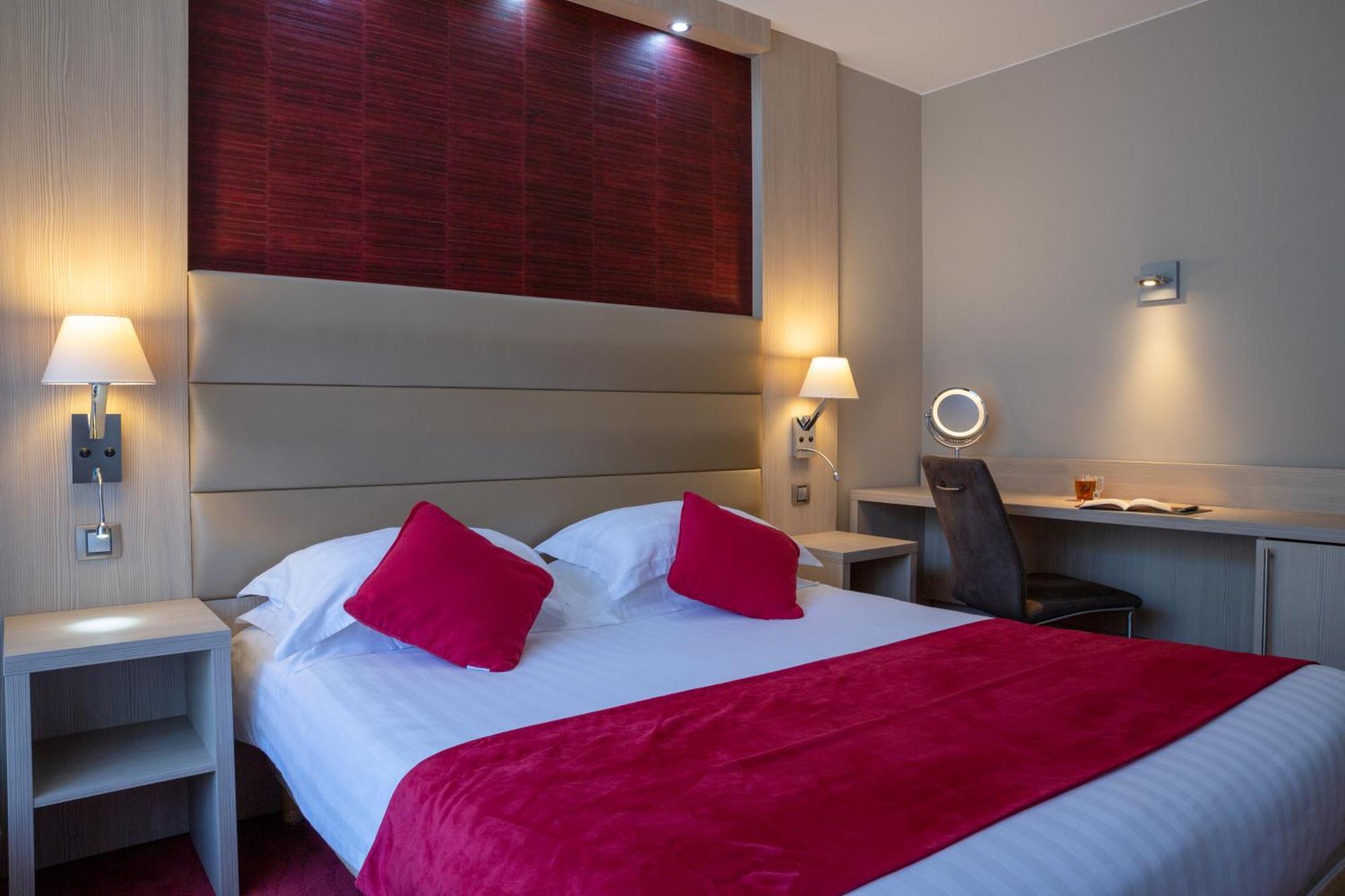 Hotel Les Trois Roses, Meylan Grenoble Bagian luar foto
