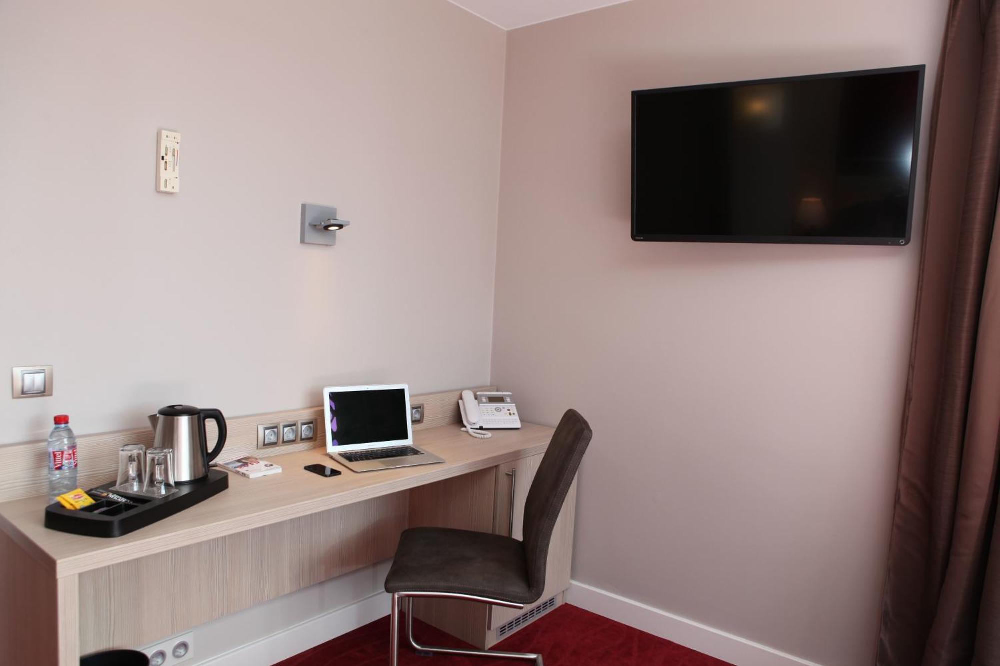 Hotel Les Trois Roses, Meylan Grenoble Ruang foto