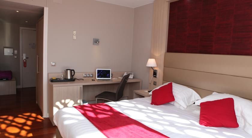 Hotel Les Trois Roses, Meylan Grenoble Bagian luar foto