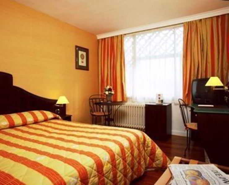 Hotel Les Trois Roses, Meylan Grenoble Ruang foto