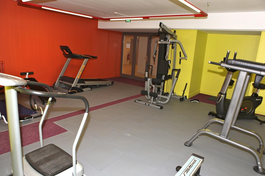 Hotel Les Trois Roses, Meylan Grenoble Bagian luar foto