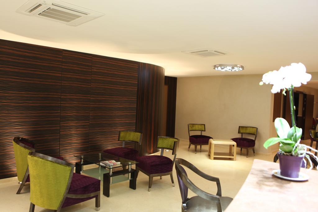 Hotel Les Trois Roses, Meylan Grenoble Bagian luar foto