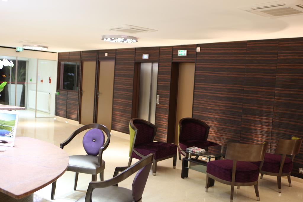 Hotel Les Trois Roses, Meylan Grenoble Bagian luar foto