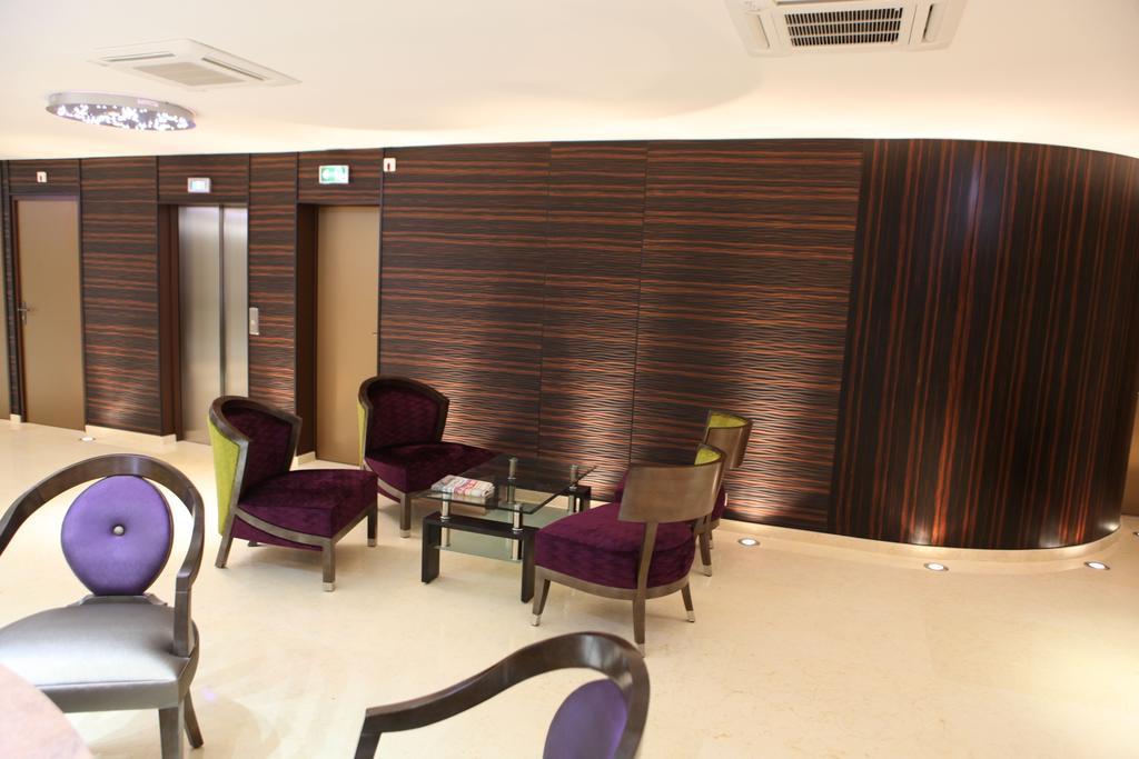 Hotel Les Trois Roses, Meylan Grenoble Bagian luar foto